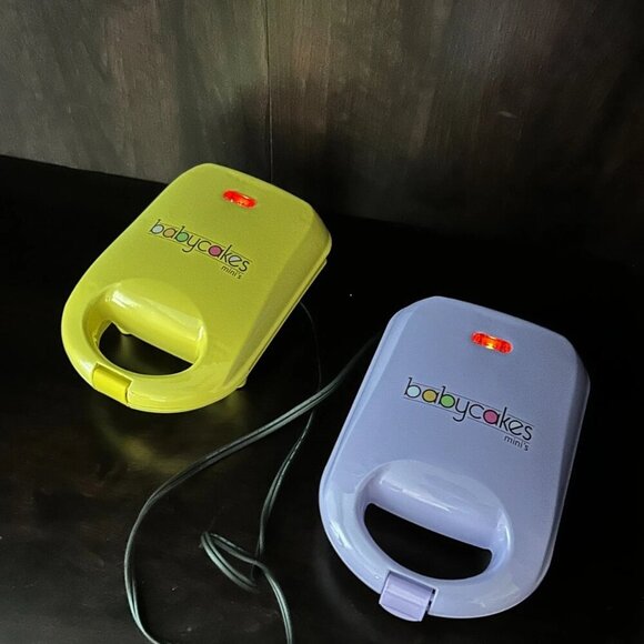 Set of 2 Babycakes Mini Donut AND Cake Pop Makers – Perfect for Baking - Picture 2 of 3